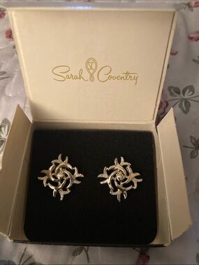 Sarah Coventry Silver Swirl Floral Clip-On Earrings 7902 Flirtation